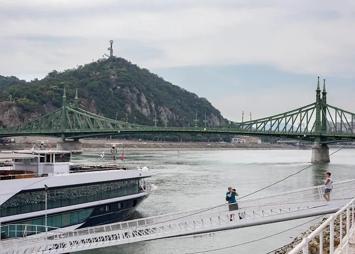 - Super Style - Next To River Apartment